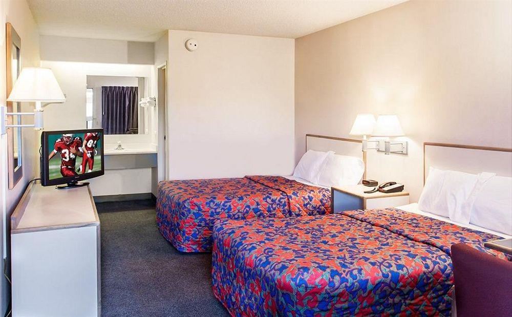 Travelodge By Wyndham Peoria Eksteriør billede