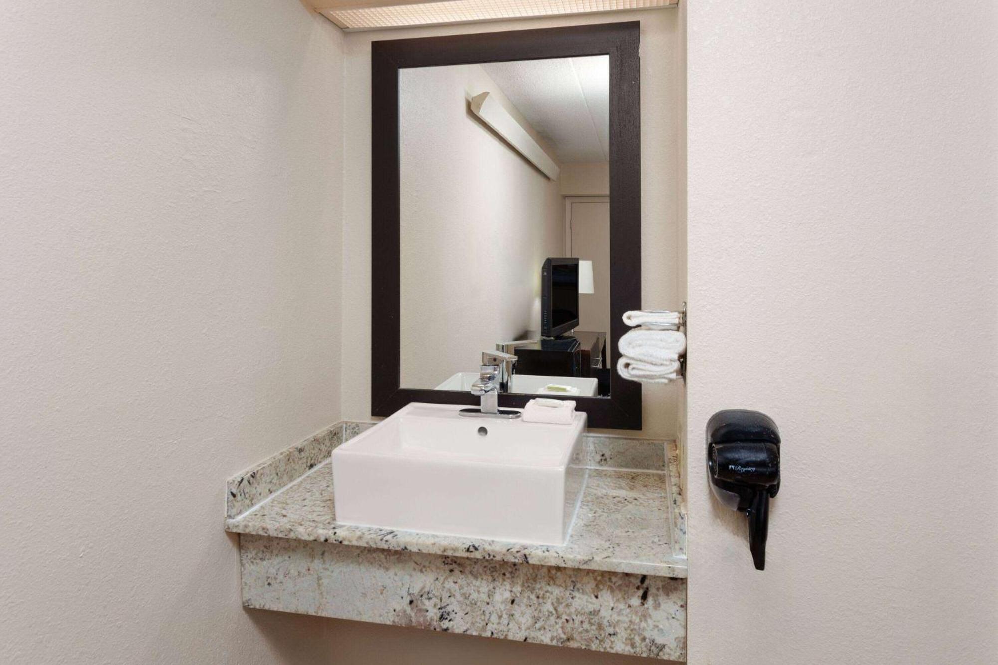 Travelodge By Wyndham Peoria Eksteriør billede
