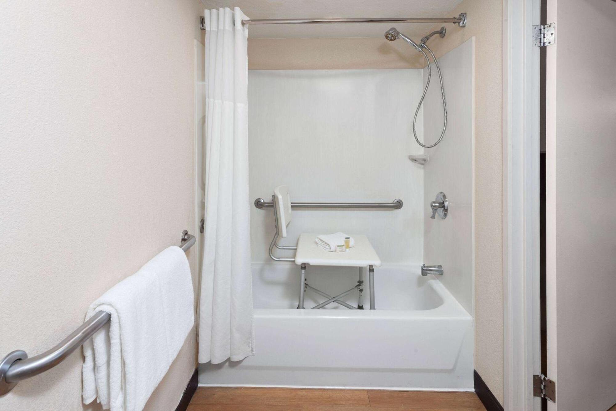 Travelodge By Wyndham Peoria Eksteriør billede